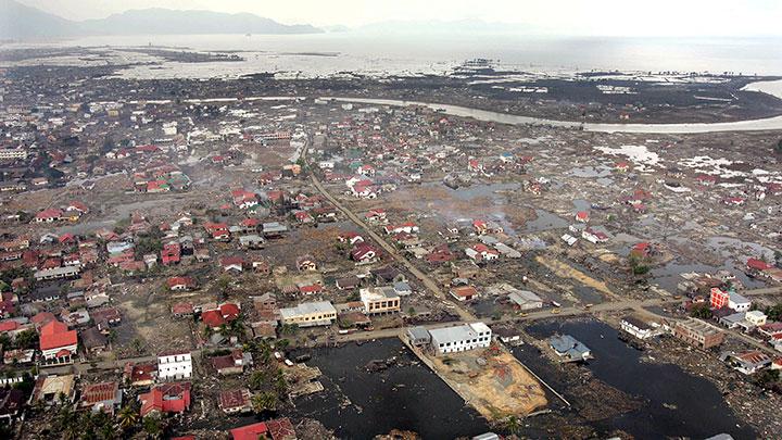 Tsunami yang melanda Aceh tahun 2004