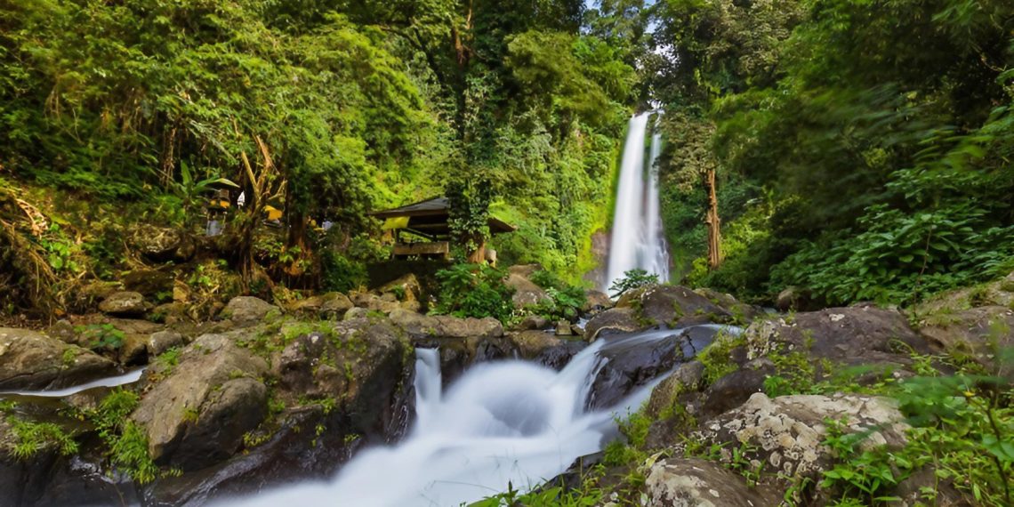 Pesona Air Terjun di kota Singaraja