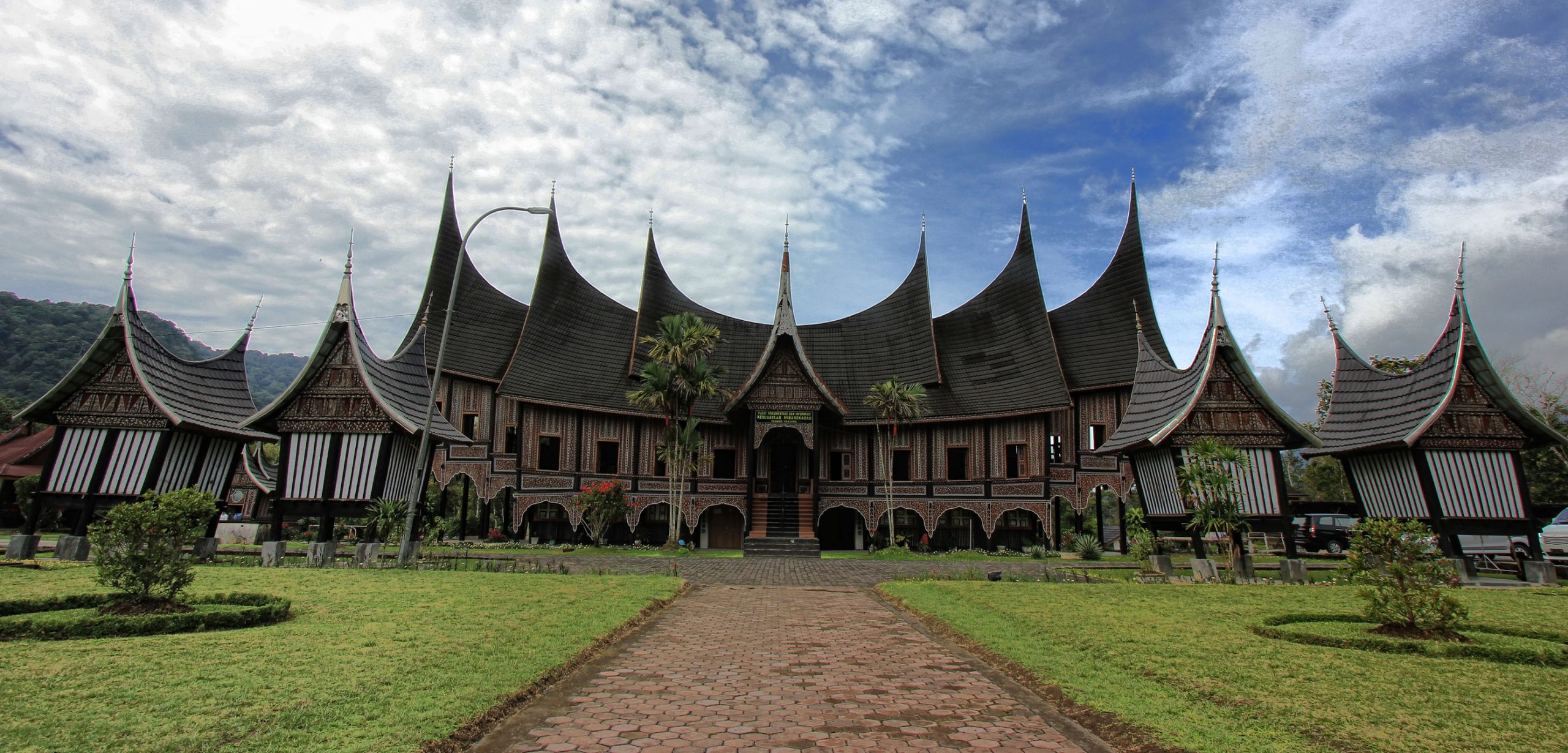 Kota Padang: Tempat Berkumpulnya Sejarah dan Modernita