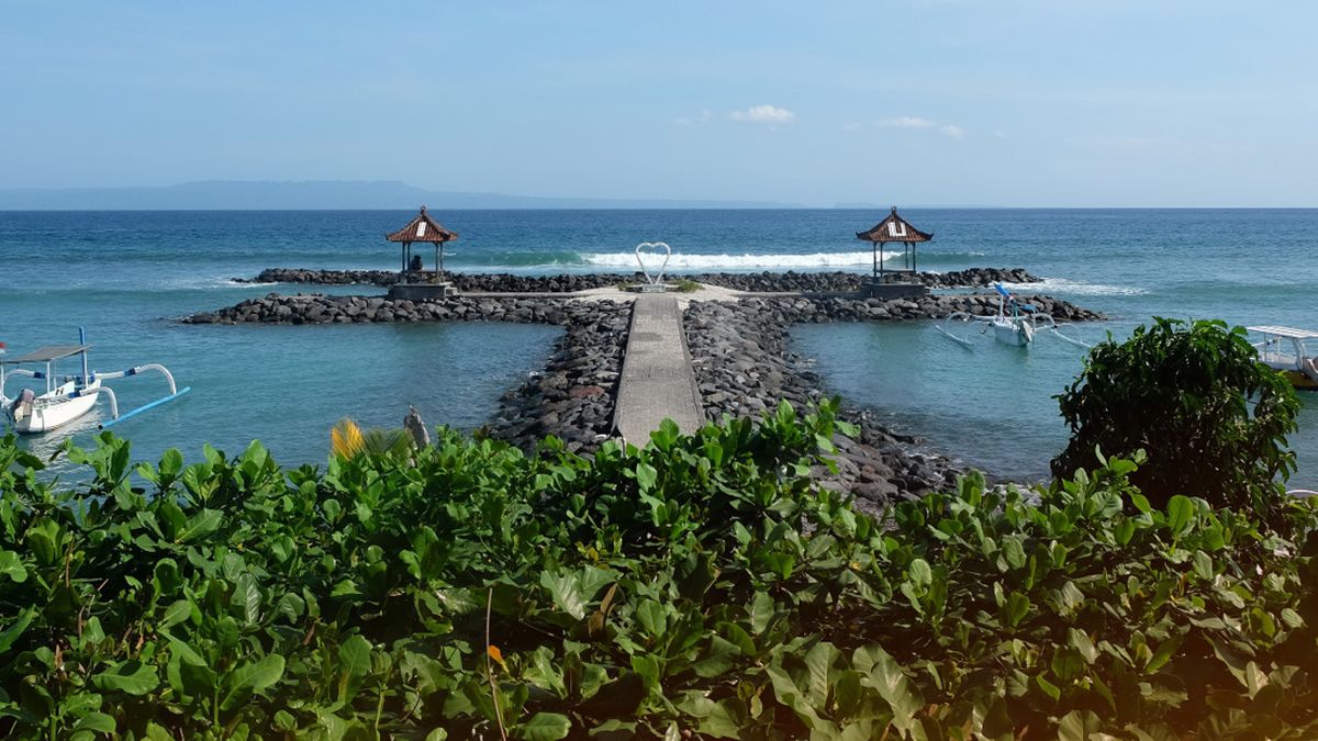 Kota Amalpura dengan pasir putih yang indah 